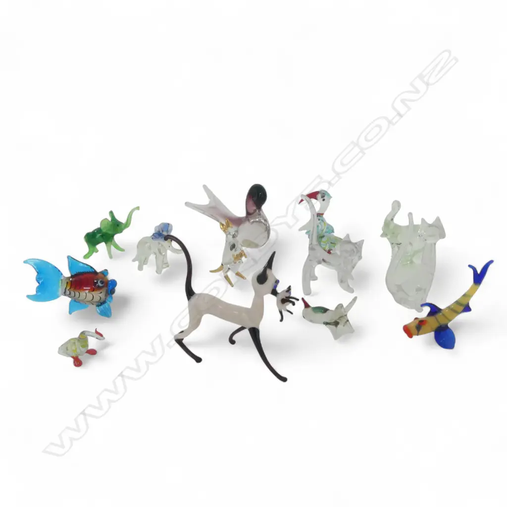 SMALL VINTAGE TRAY L400MM & COLLECTION OF 14 HAND BLOWN GLASS ANIMALS Image 1++
