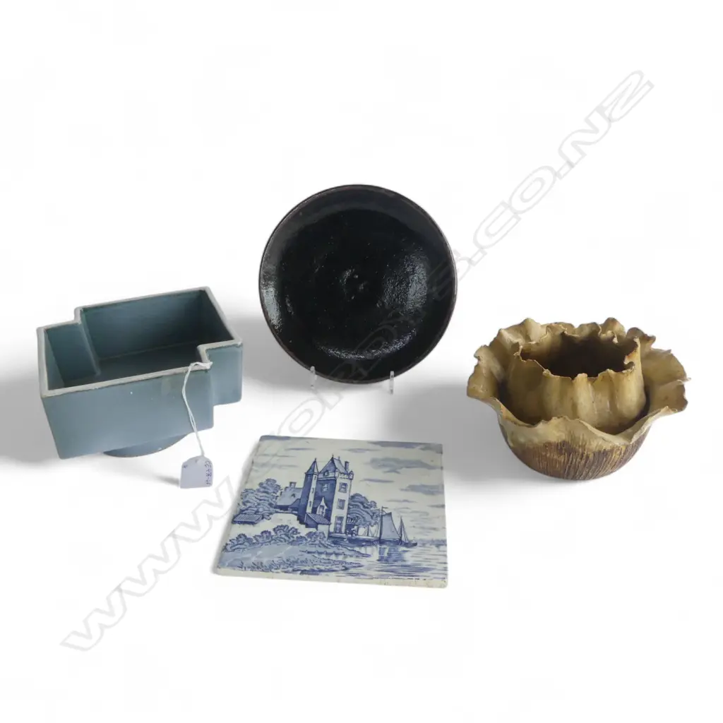 DELFT B/W TILE + 3 TOHER POTTERY PCES Incl. JAPANESE TENMOKU GLAZE PLATE Dia.185mm Image 1++