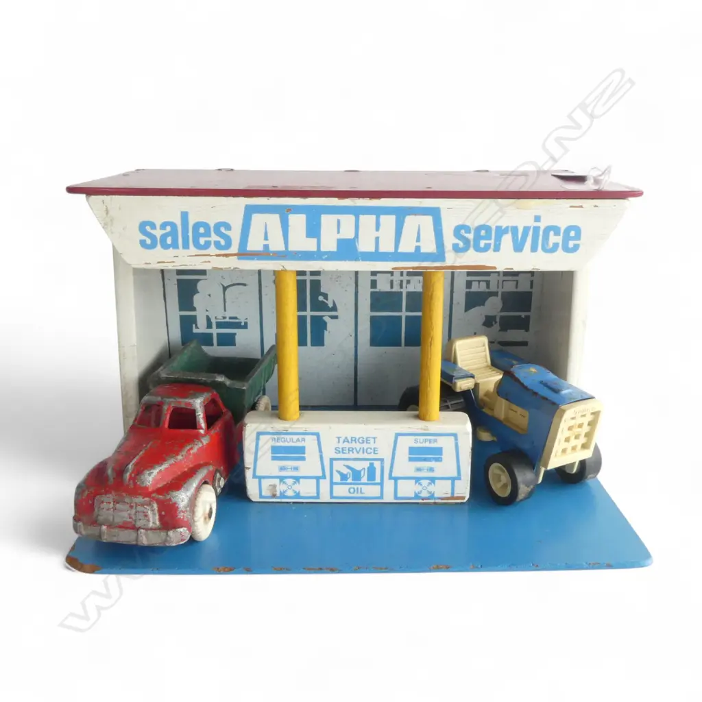 SAROOG SON & EUEN TOY TARGET TOYS GARAGE  255x175x150mm, + 2 PLAY WORN FUN HO TOYS Image 1++