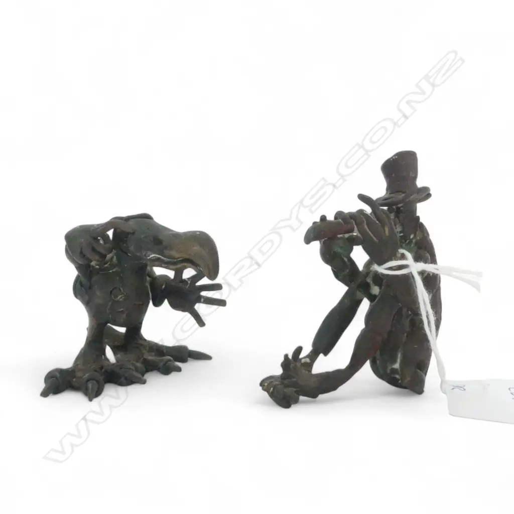 PR BRONZE FIGURES by TERRY KEENAN H.75mm man with instrument & dodo bird Image 1++