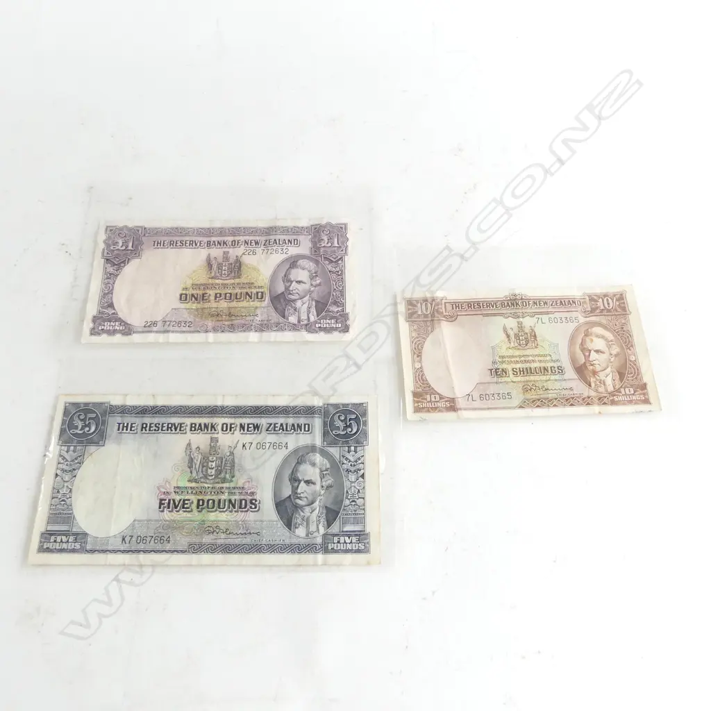 3 N.Z. PRE-DECIMAL NOTES; £5, £1 & 10 SHILLINGS Image 1++