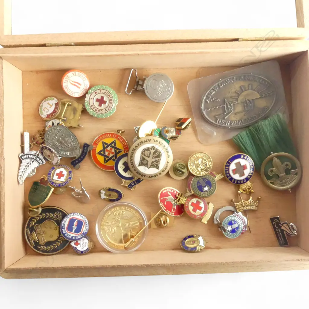 CIGAR BOX w. ASST. BADGES, PINS etc Image 1++