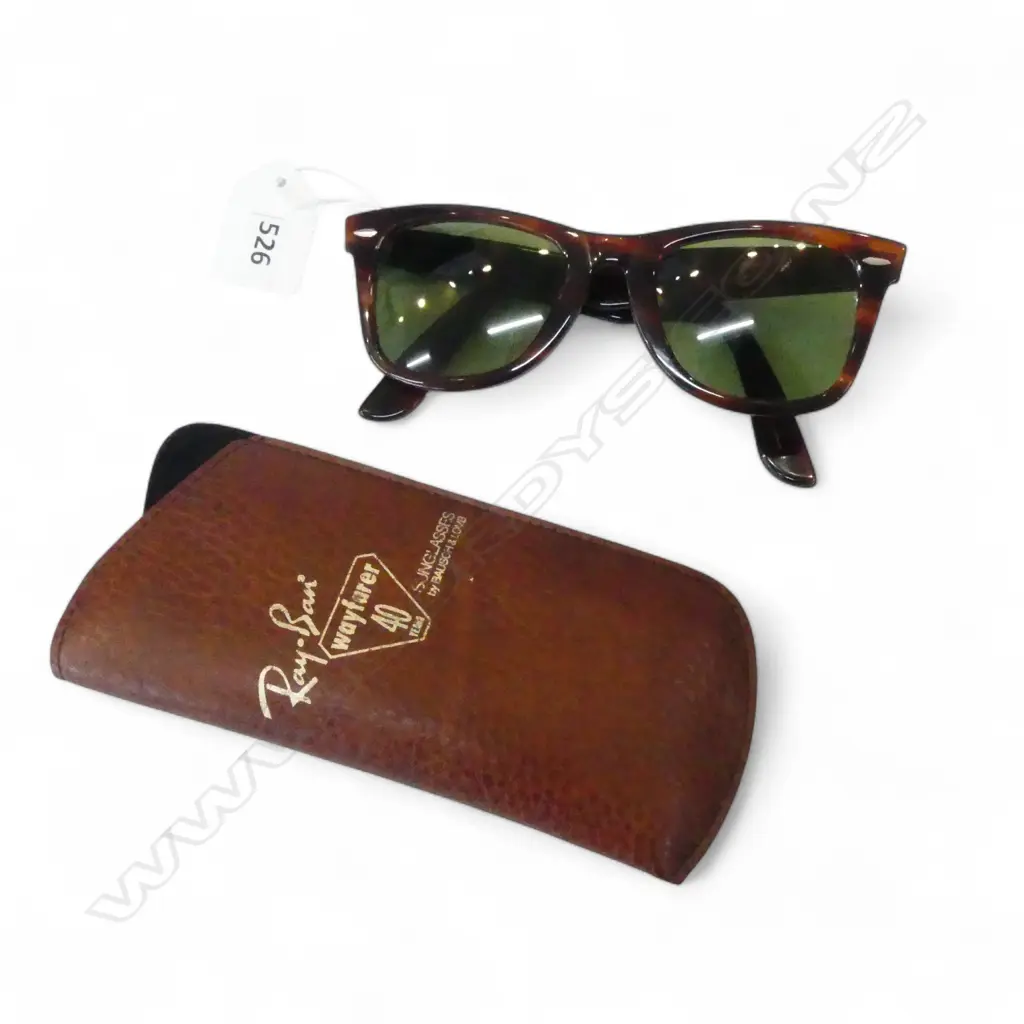 PR RAY-BAN SUNGLASSES IN LEATHER CASE Image 1++