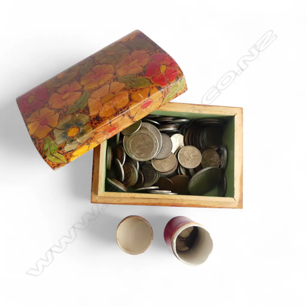FOLK ART POKER WORK BOX W.140mm + ASST. COINS Image 1++