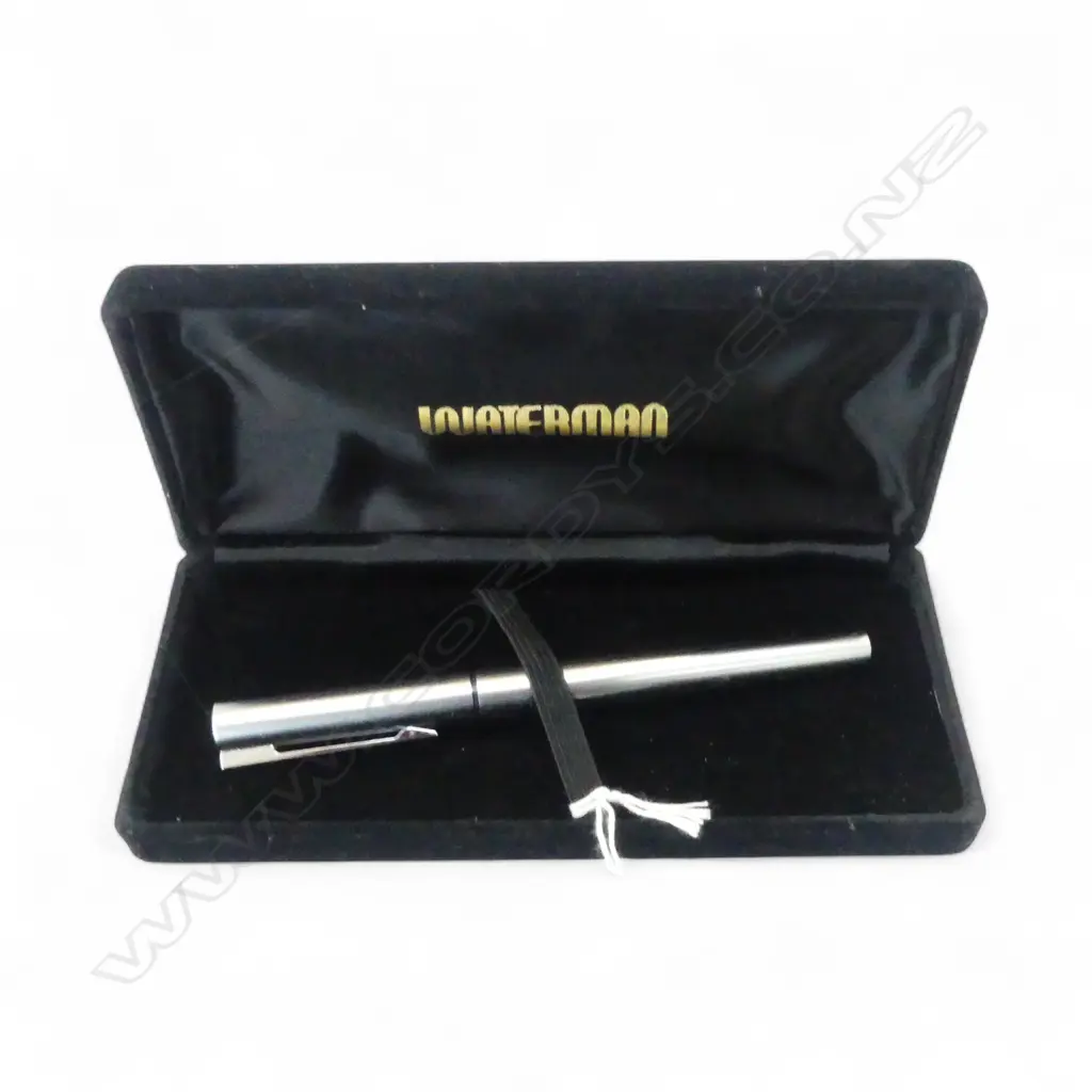 VINTAGE WATERMAN FOUNTAIN PEN AS NEW WORKING WITH INK IN CASE Image 1++