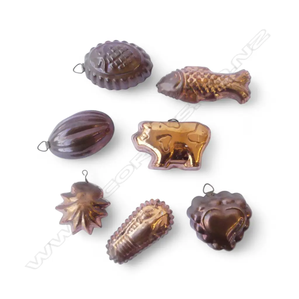 7 SMALL COPPER FOOD MOULDS W.125mm Image 1++