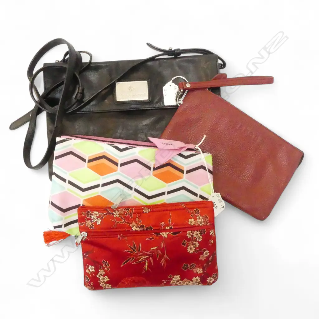 2 LEATHER BAGS; BRIARWOOD & SABEN & 2 MAKEUP BAGS Image 1++