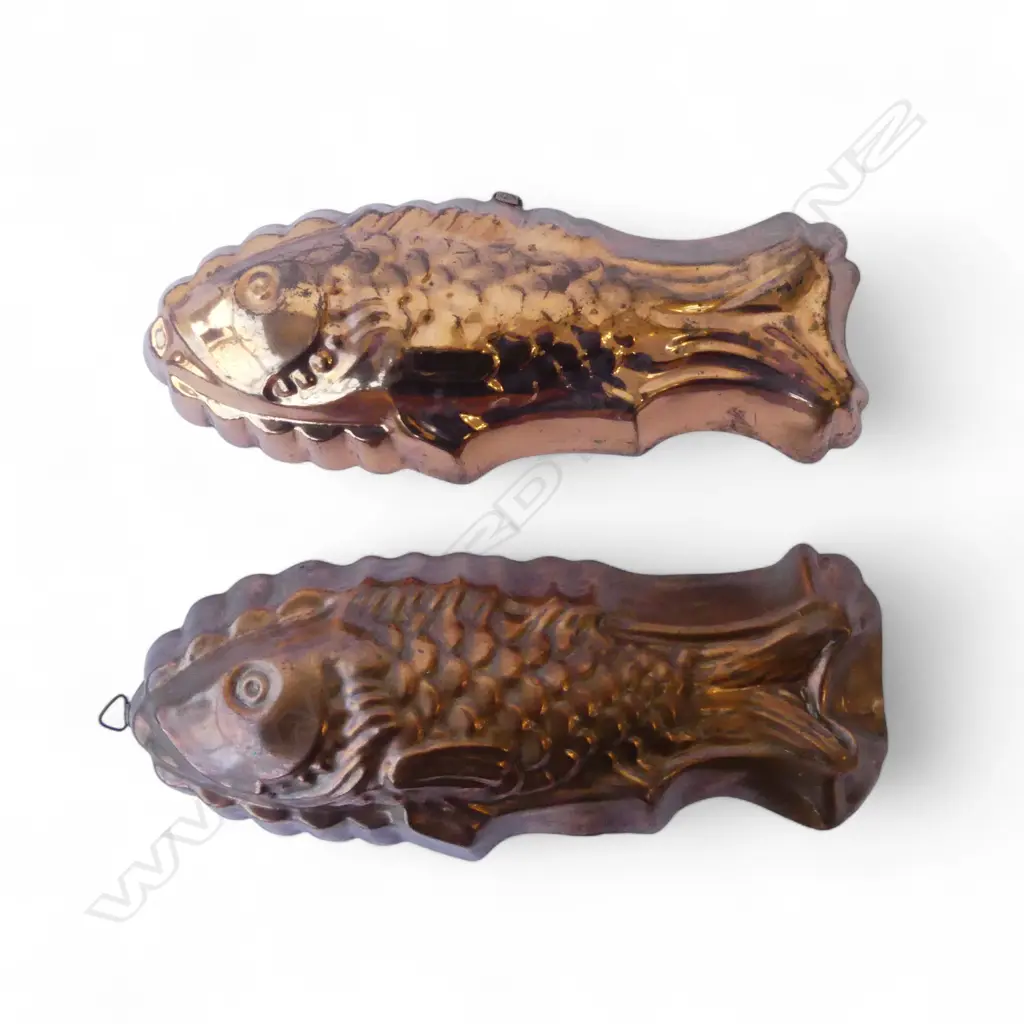 2 VINTAGE COPPER FOOD MOULDS W.310mm Image 1++