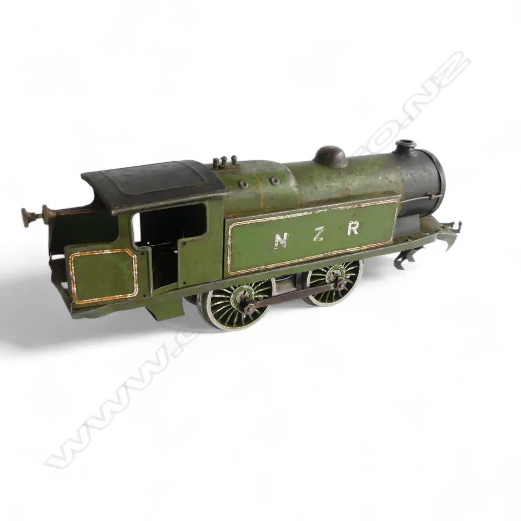 RARE c1930'S HORNBY O gauge NZR GREEN CLOCKWORK 4-4-2 TRAIN ENGINE missing front 4 & back 2 wheels + other faults Image 1++