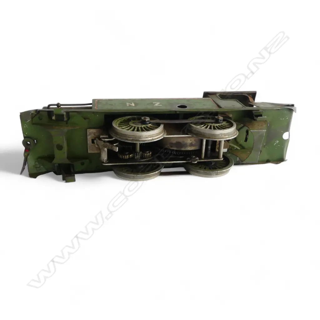 RARE c1930'S HORNBY O gauge NZR GREEN CLOCKWORK 4-4-2 TRAIN ENGINE missing front 4 & back 2 wheels + other faults Image 1++