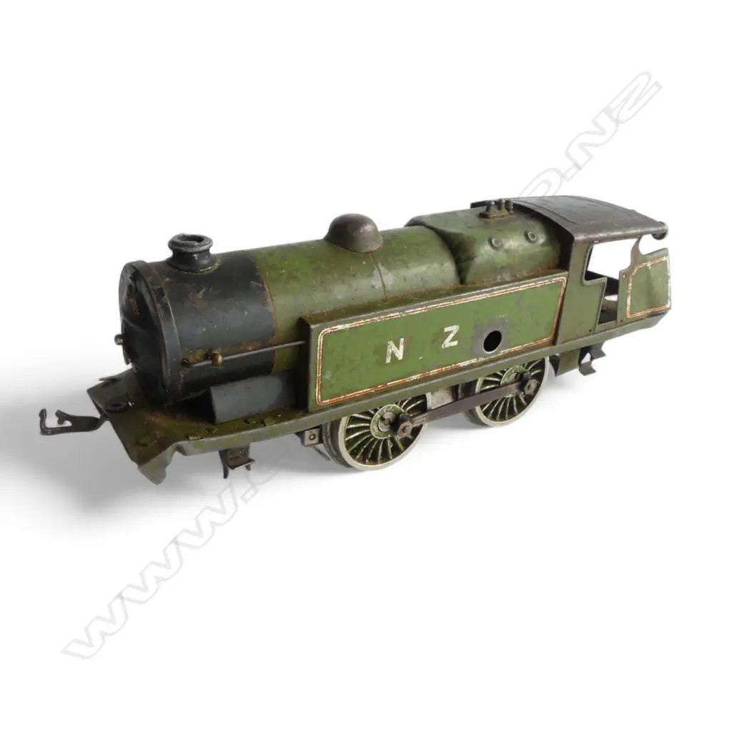 RARE c1930'S HORNBY O gauge NZR GREEN CLOCKWORK 4-4-2 TRAIN ENGINE missing front 4 & back 2 wheels + other faults Image 1++