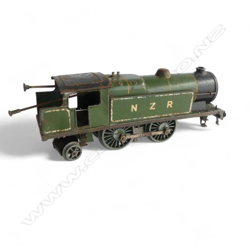 RARE c1930'S HORNBY O gauge NZR GREEN CLOCKWORK 4-4-2 TRAIN ENGINE missing front 4 wheels + other faults  Image 1++