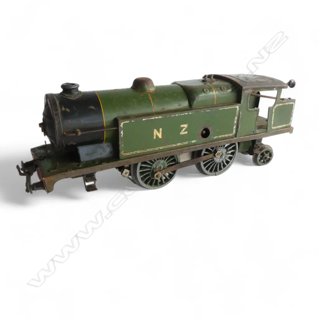 RARE c1930'S HORNBY O gauge NZR GREEN CLOCKWORK 4-4-2 TRAIN ENGINE missing front 4 wheels + other faults  Image 1++