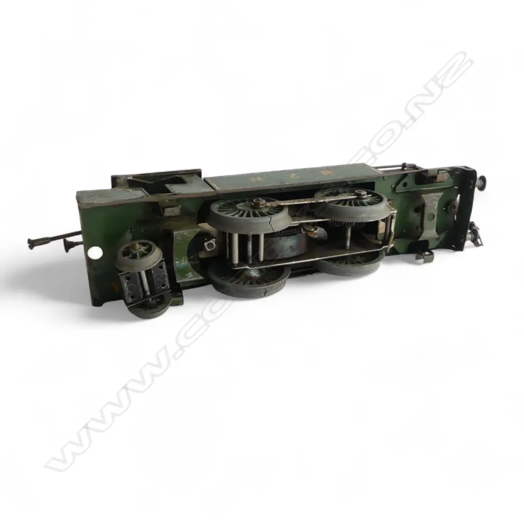 RARE c1930'S HORNBY O gauge NZR GREEN CLOCKWORK 4-4-2 TRAIN ENGINE missing front 4 wheels + other faults  Image 1++