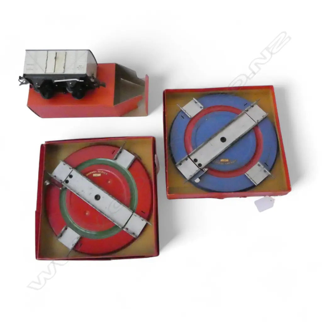 2 MINT & BOXED HORNBY TRAIN TURNAROUNDS L230MM & MINT & BOXED NO50 REFRIGERATOR VAN Image 1++