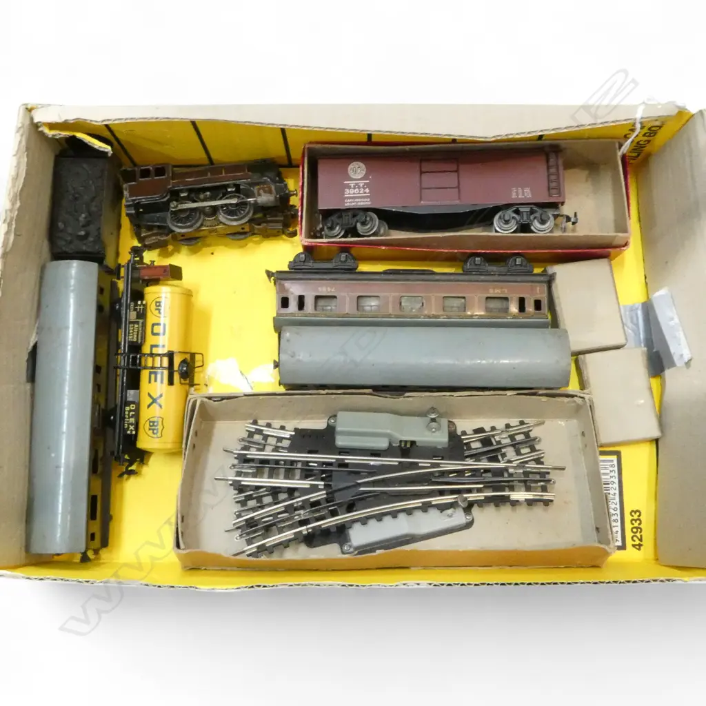 VINTAGE TTR MODEL RAILWAY ENGINE TENDER & 5 CARRAGES & 2 TRACK CHANGERS POINTS Image 1++