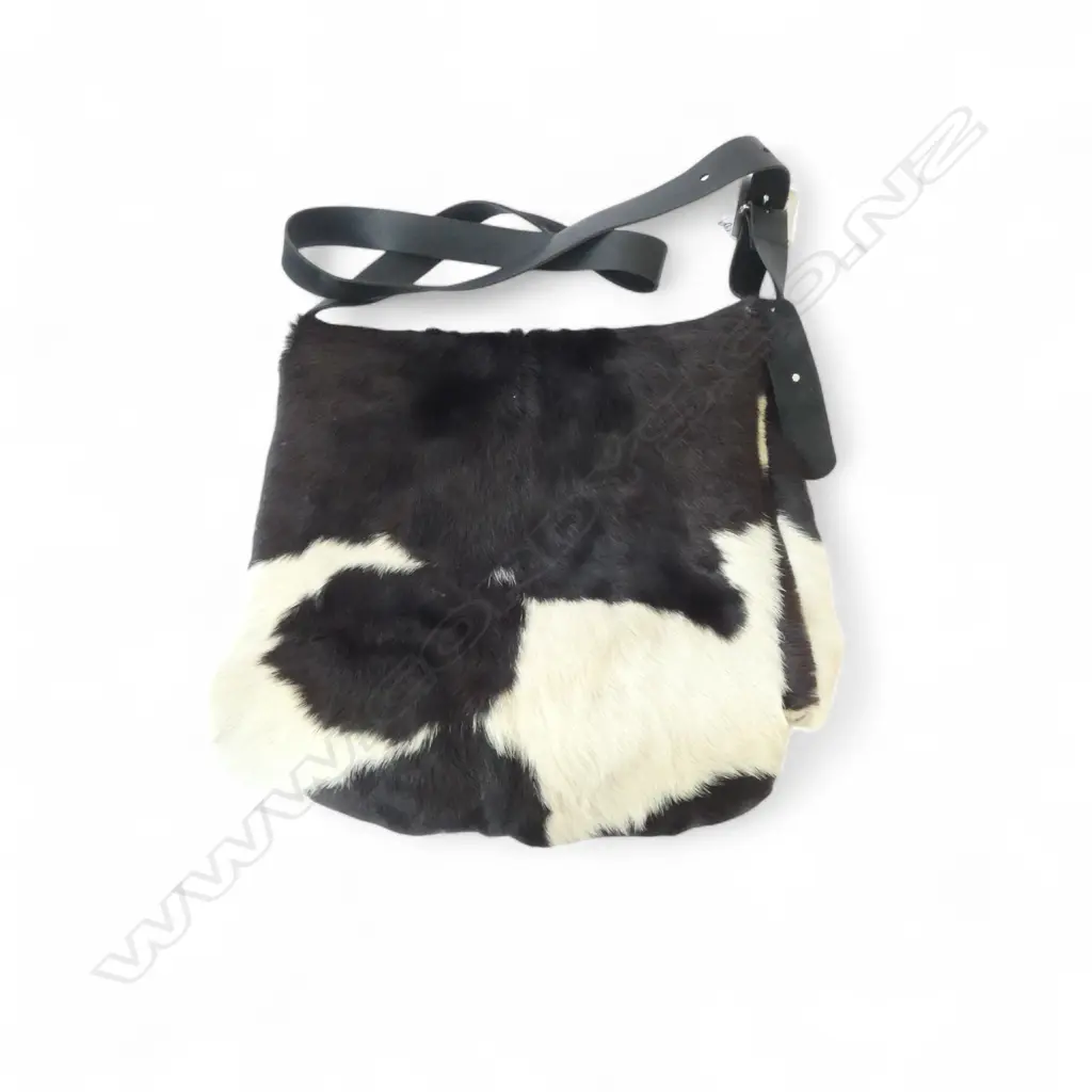 COW SKIN SHOULDER BAG W.300mm Image 1++