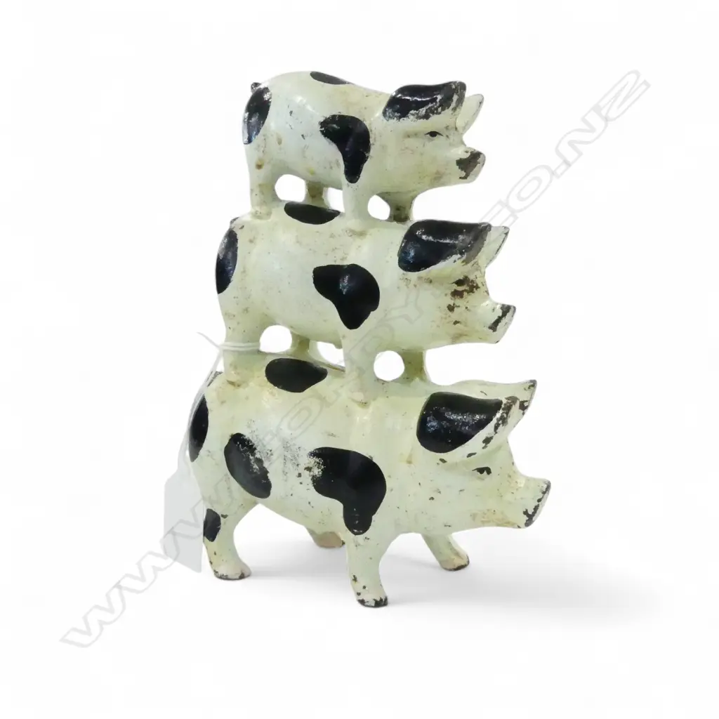 3 STACKED CAST IRON PIGS H.170mm Image 1++