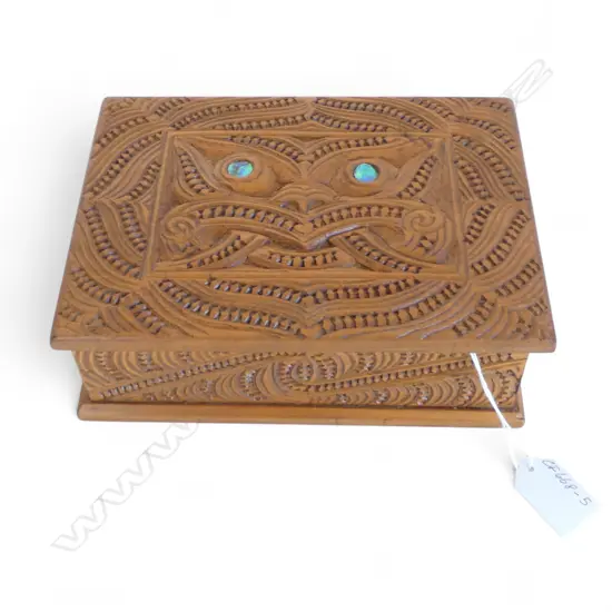 VINTAGE HANDCARVED MAORI BOX, WHEKU w INLAID PAUA EYES, KAURI, 200 x 140 x 70mm