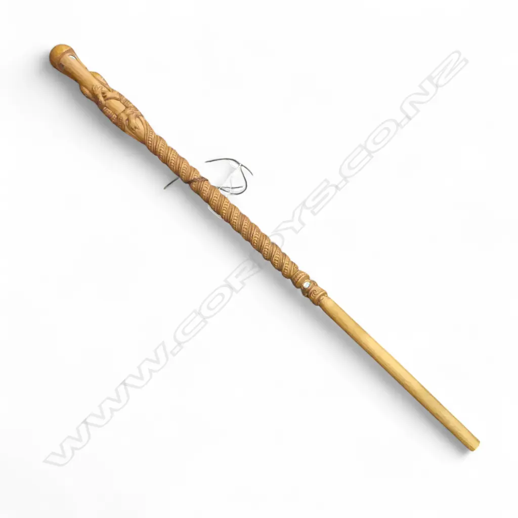 CARVED MAORI WALKING STICK, WITH LIZARD Image 1++