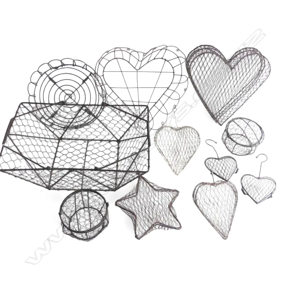 11 ASST. WIRE BASKETS / DECORATIONS Image 1++