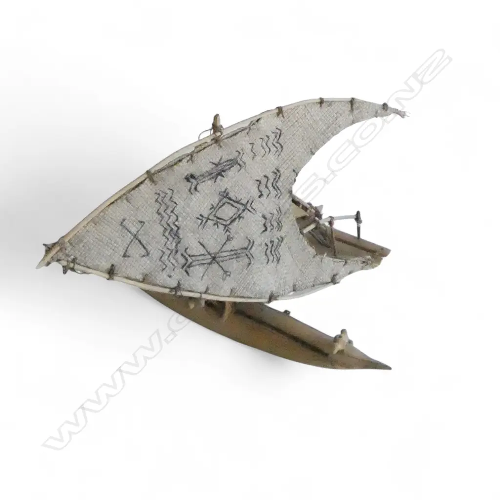 MODEL CANOE, SANTA CRUZ, SOLOMON ISLANDS Image 1++