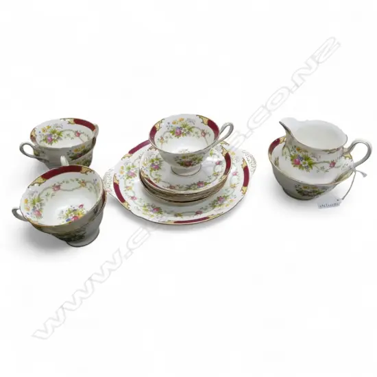 SHELLEY CHINA TEASET 5C/S C/SUGAR & CAKE PLATE RED ROSE DESIGN