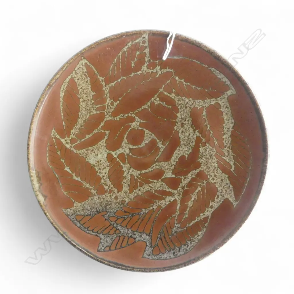 NZ STUDIO POTTERY WIDE DISH w WAX RESIST LEAF DESIGNS, Dia.310mm Image 1++