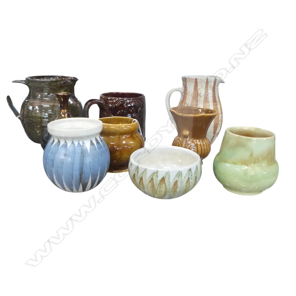 2 AMBRICO CROWN LYNN VASES, 3 PCES HAMNER POTTERY + 2 OTHERS Image 1++