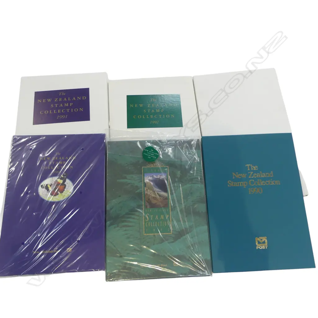3 SEALED N.Z. POST 'THE NEW ZEALAND STAMP COLLECTION' BOOKS 1990-1992 Image 1++