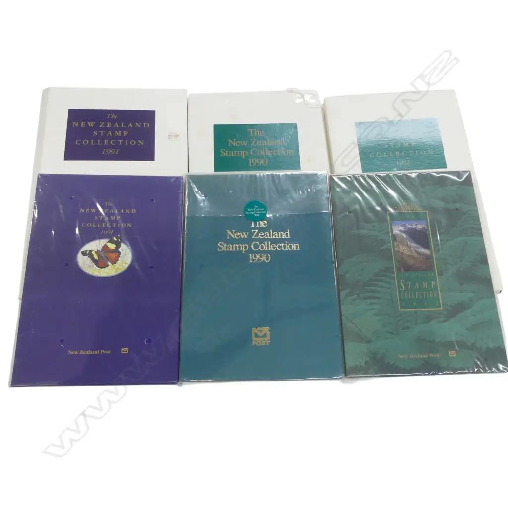 3 SEALED N.Z. POST 'THE NEW ZEALAND STAMP COLLECTION' BOOKS 1990-1992 Image 1++