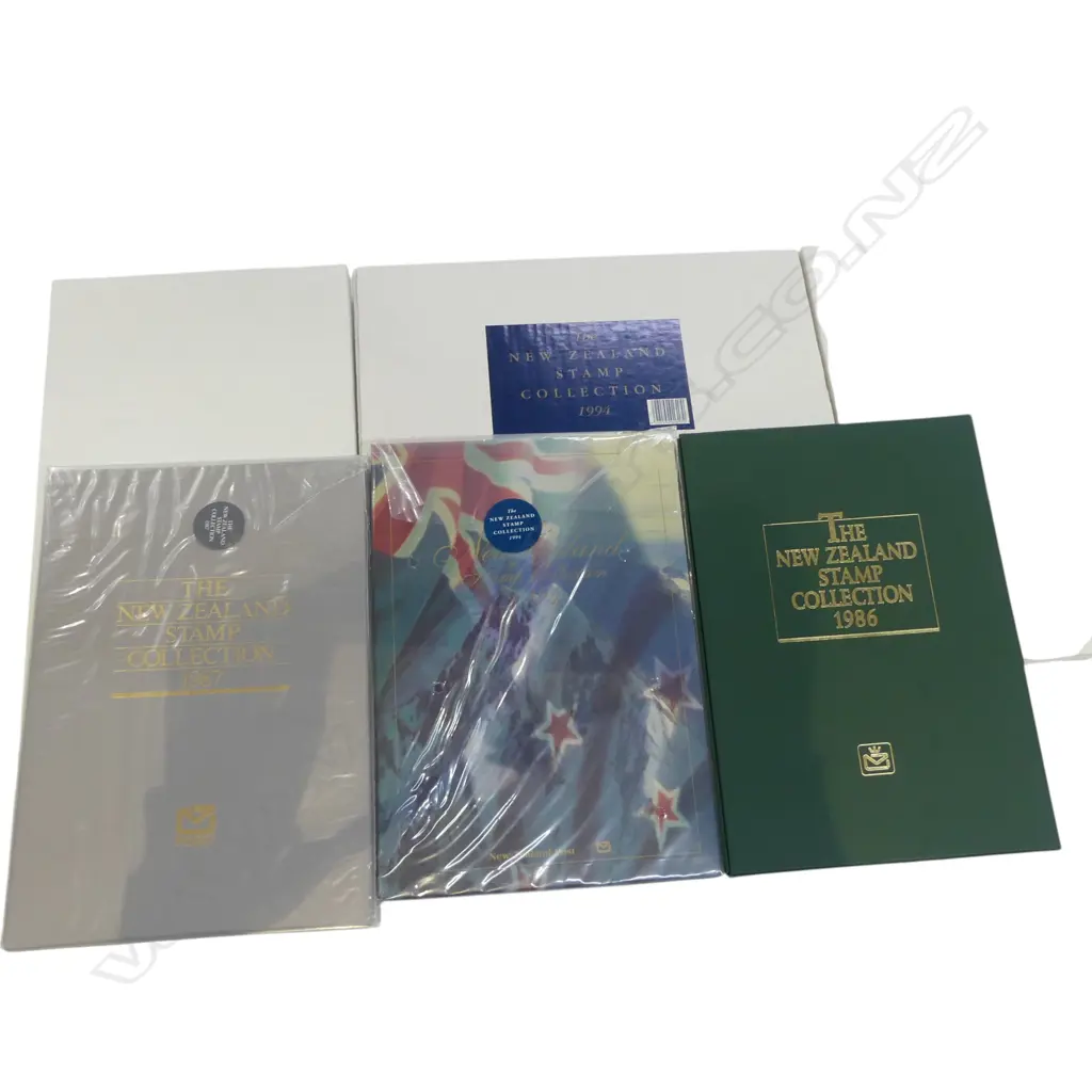 3 SEALED NZ POST 'THE NEW ZEALAND STAMP COLLECTION' BOOKS 1994, 1987, 1986 Image 1++