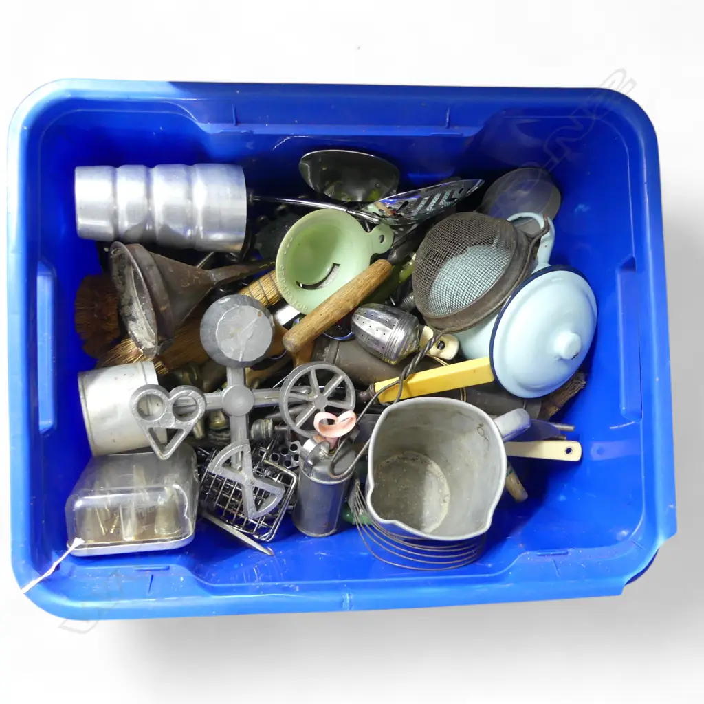VINTAGE KITCHENWARE Image 1++