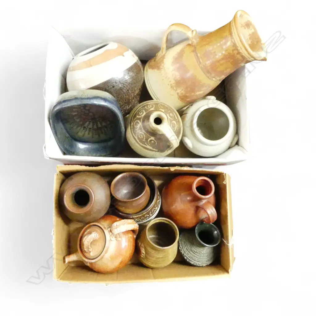 COLLECTION NZ STUDIO POTTERY, 2 BOXES Image 1++