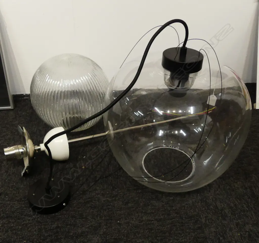 LGE CLEAR GLASS CONTEMPORARY HANGING BALL LIGHT FITTING + OTHER Image 1++