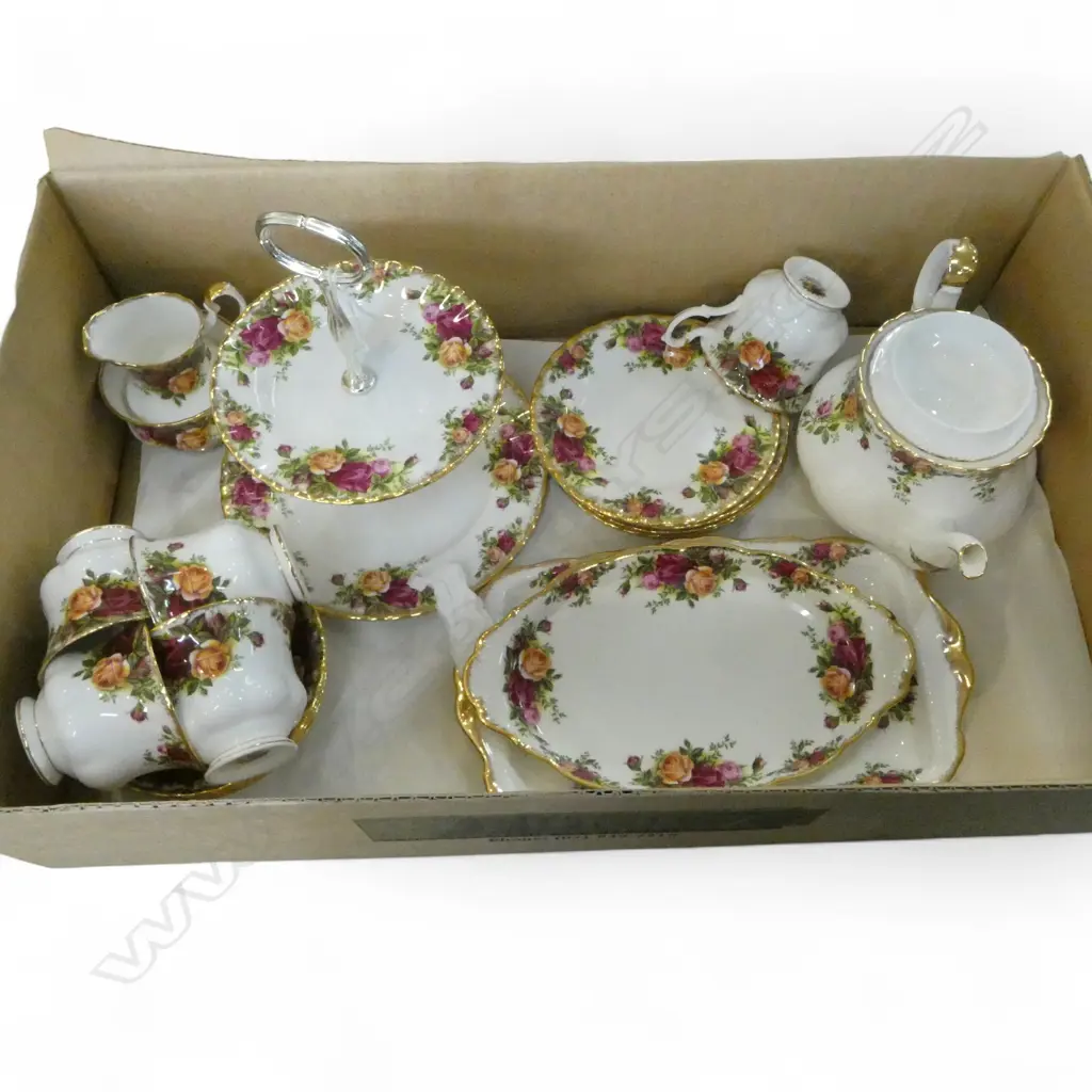 21 PCE ROYAL ALBERT 'OLD COUNTRY ROSES' TEA SET Image 1++