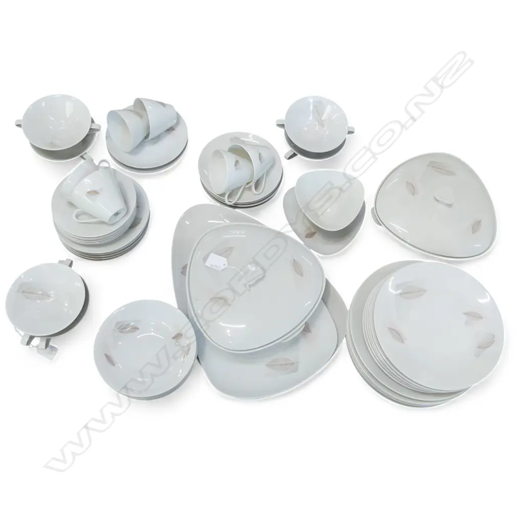 HUTSCHENREUTHER 'DIADEM' DINNER SET Image 1++