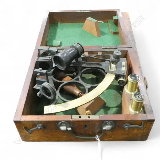 ANTIQUE CASE MARINE SEXTANT BY JOHN BRUCE & SONS, LIVERPOOL, 255 x 235 x 125mm