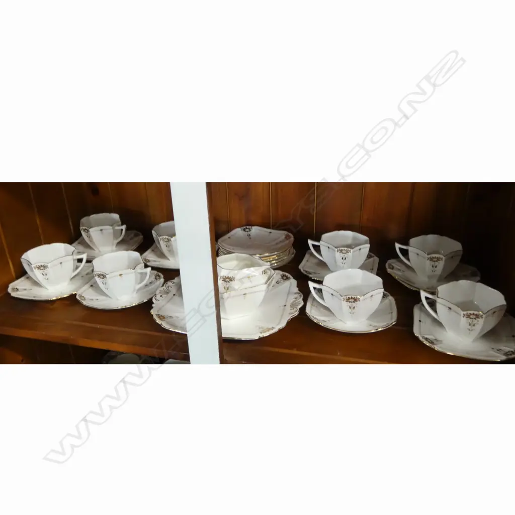 SHELLEY CHINA TEASET 8CSPS C/SUGAR & CAKE PLATE Image 1++