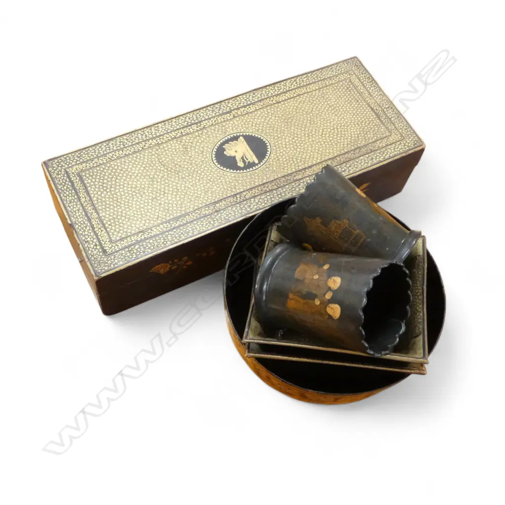 6 PCES LACQUERWARE; BOWL, PR TOOTHPICK HOLDERS, PR SQUARE DISHES, CONTAINER L.230mm Image 1++