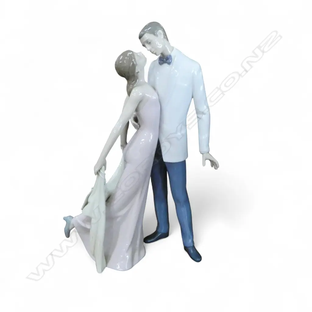 LLADRO #6475 'HAPPY ANNIVERSARY' H.315mm Image 1++
