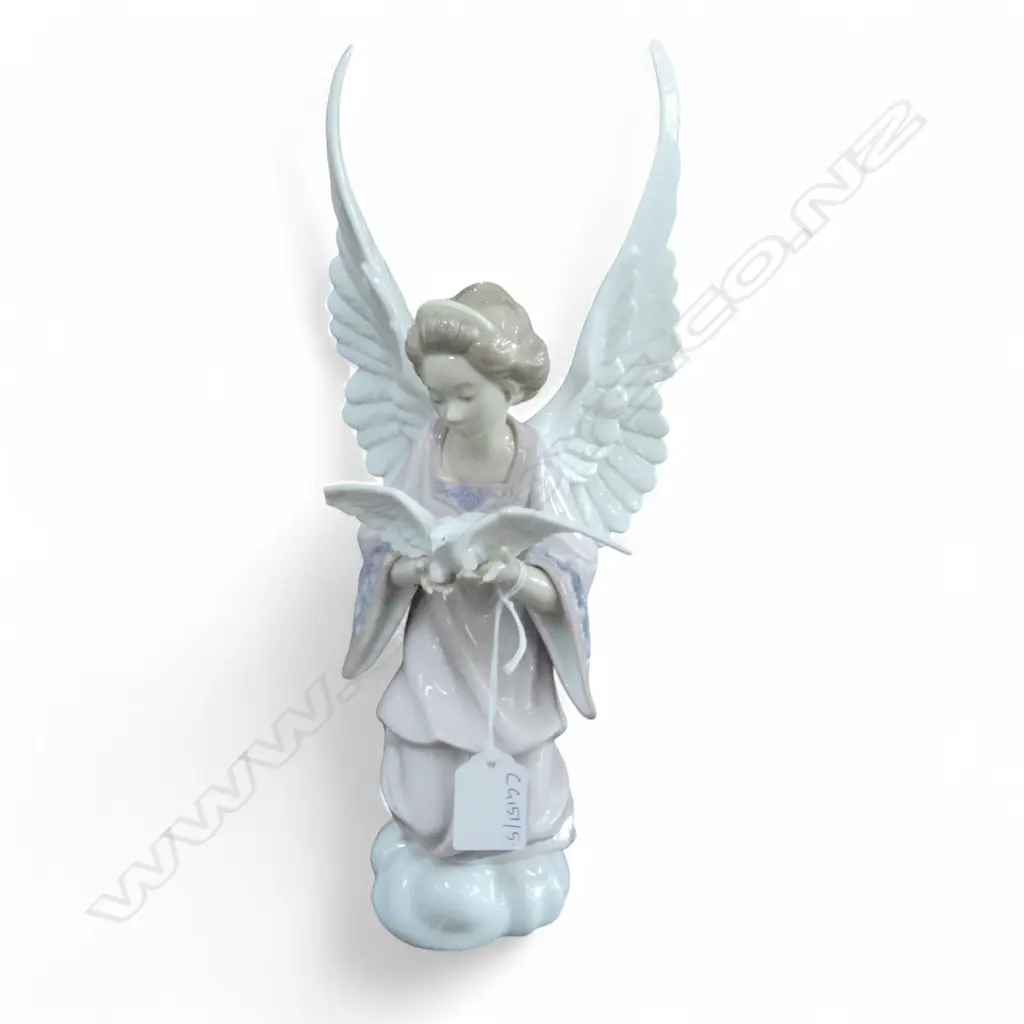 LLADRO #6131 'ANGEL OF PEACE' H.305mmchip to wing Image 1++