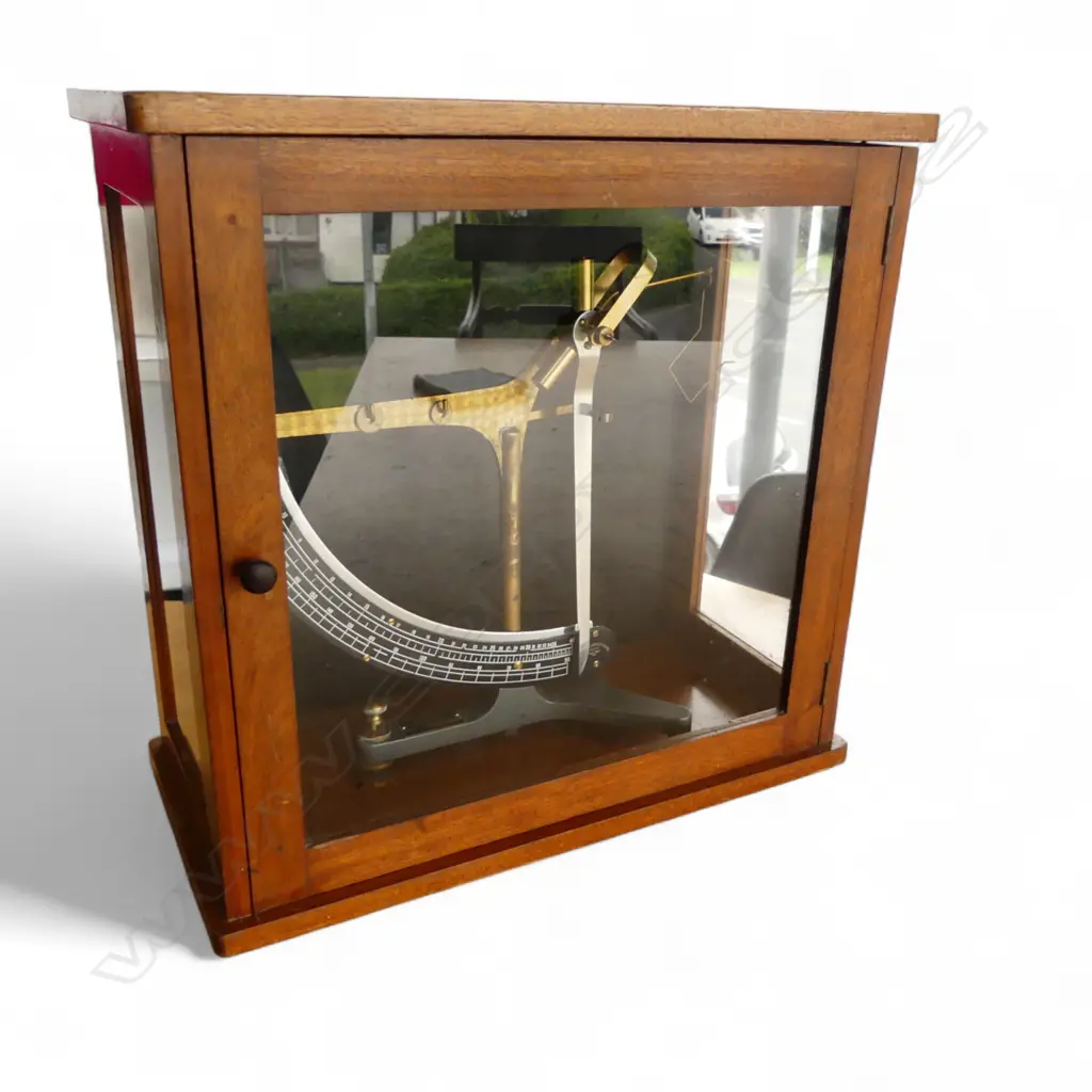 WOOL SCALE BY JAMES HEAL & CO LTD, HALIFAX ENGLAND IN MAOGANY DISPLAY CASE  505x250x495mm Image 1++