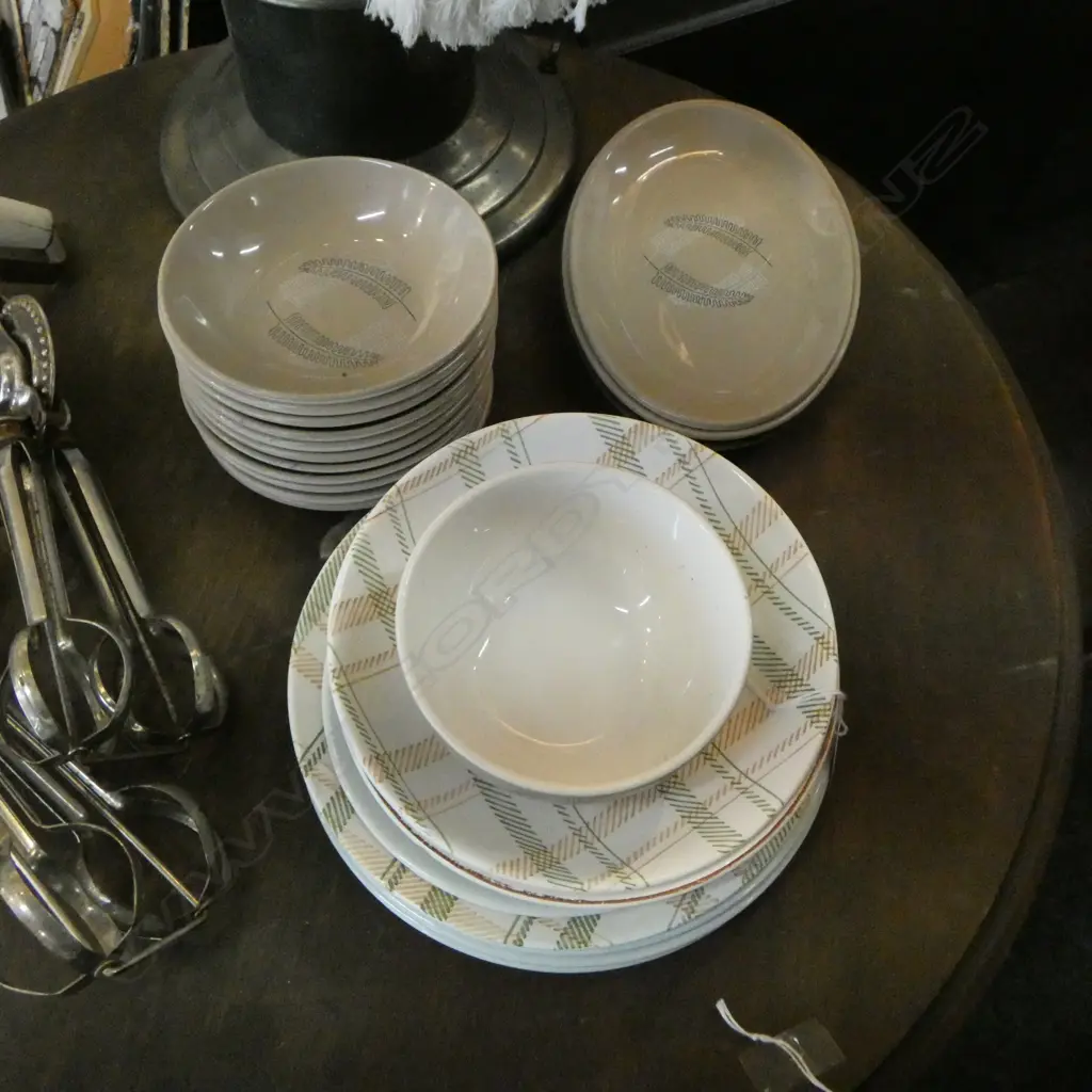ASST. PAT. CROWN LYNN CHINA  Image 1++