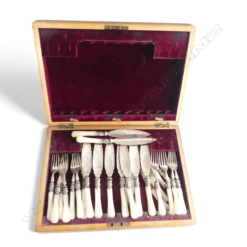 VICTORIAN CANTEEN MOP CUTLERY  Image 1++