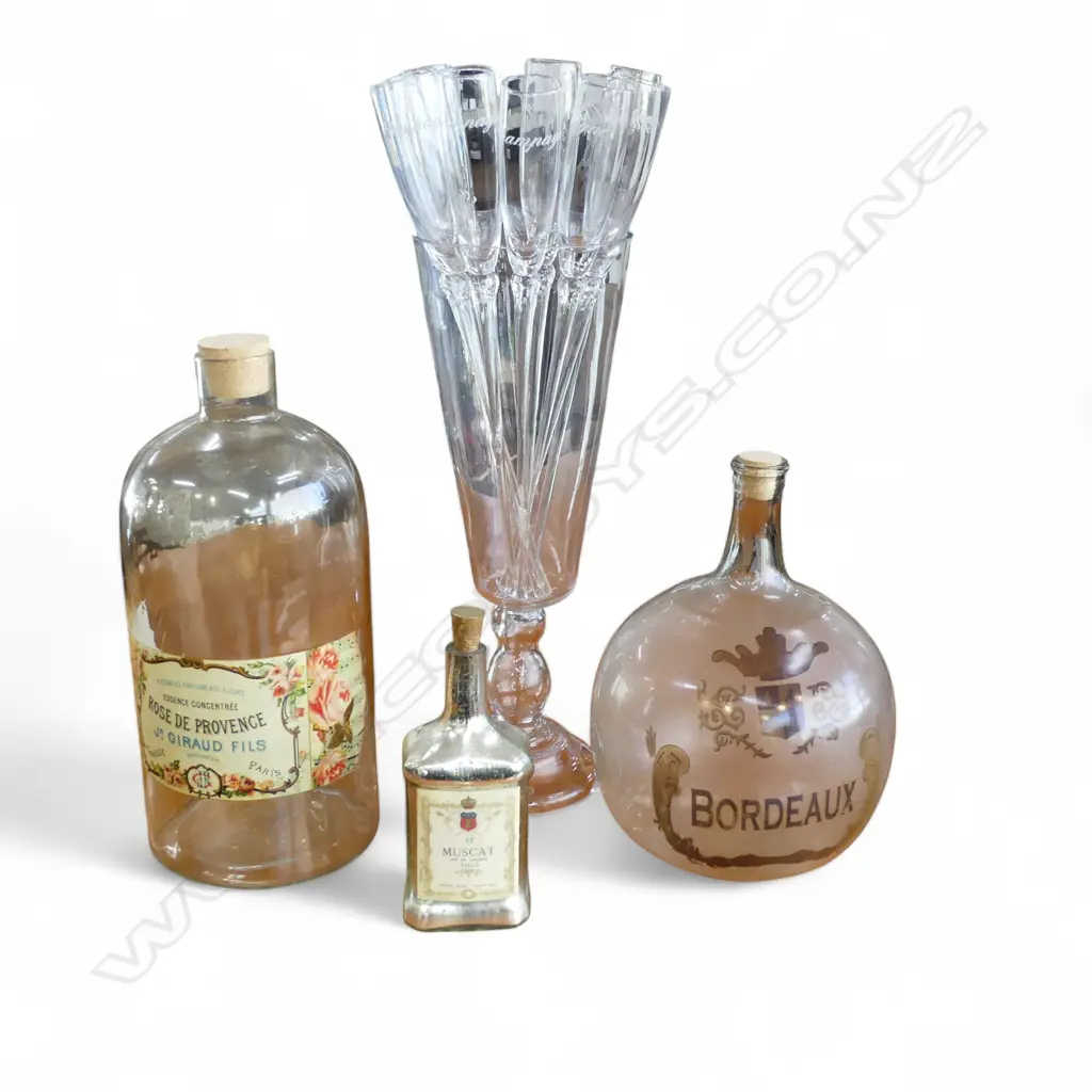 TALL GLASS VASE H.485mm CHIP w. 9 CHAMPAGNE FLUTES H.440mm + 3 VINTAGE STYLE BOTTLES Image 1++