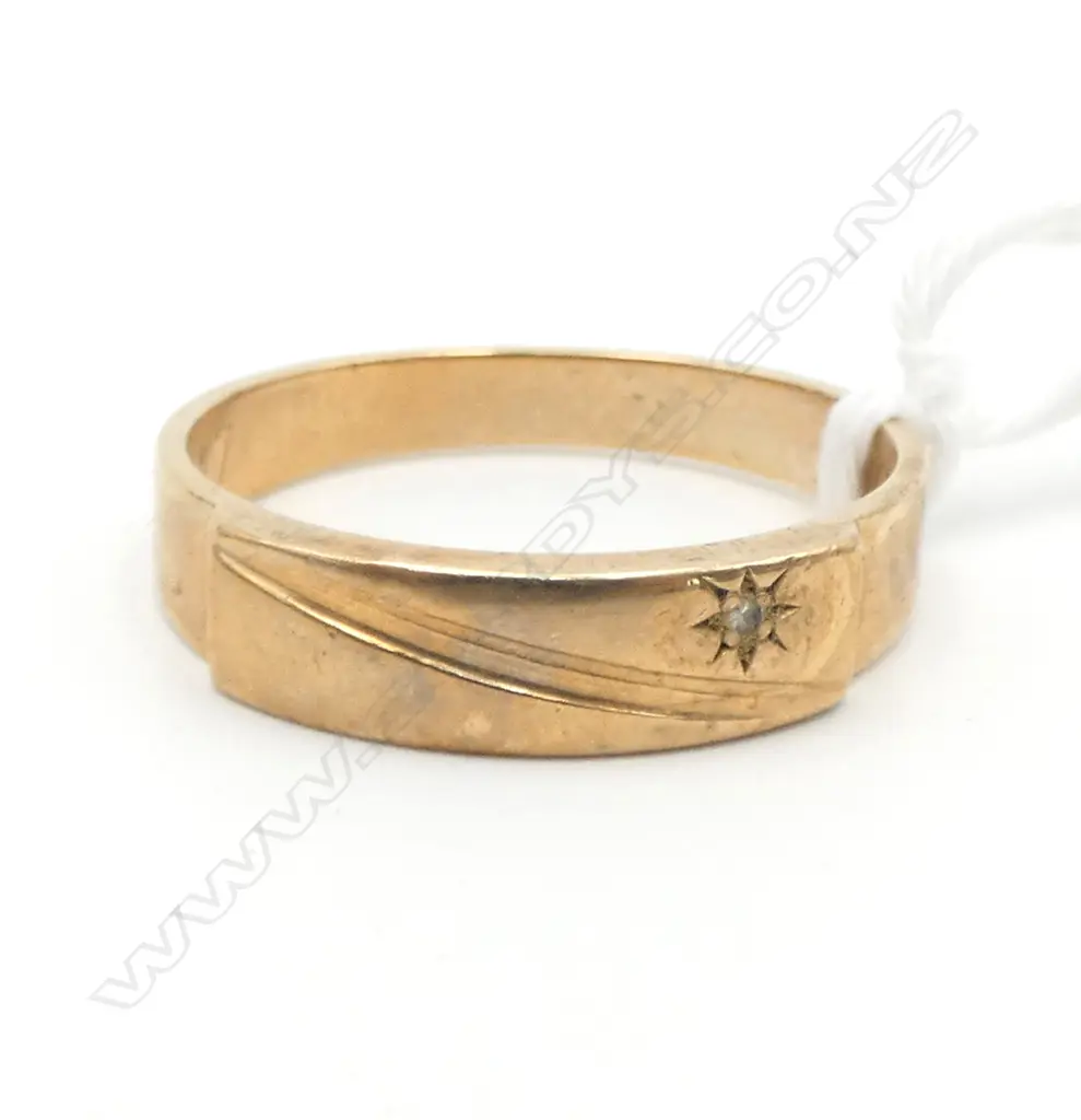 9ct GOLD & DIAMOND RING, 4.45gms SIZE V Image 1++
