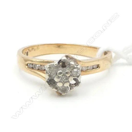 9ct GOLD & DIAMOND RING 2.71gms diamonds missing, shank bent SIZE M1/2