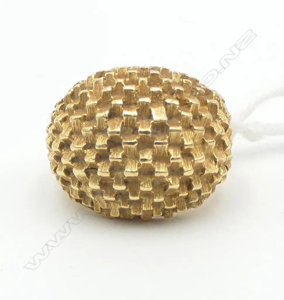 18 CT GOLD RING 6.13gms (SIZE F Very small size) Image 1++