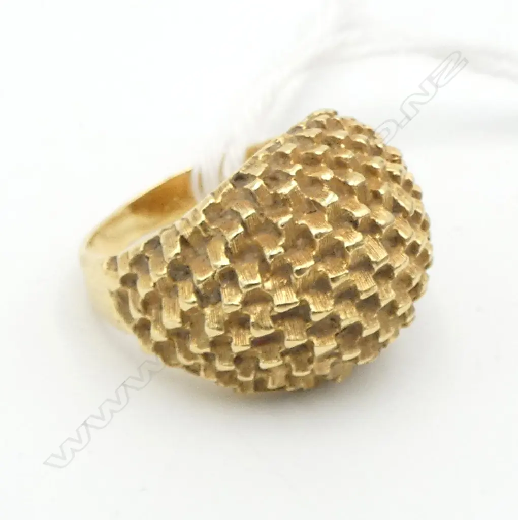 18 CT GOLD RING 6.13gms (SIZE F Very small size) Image 1++
